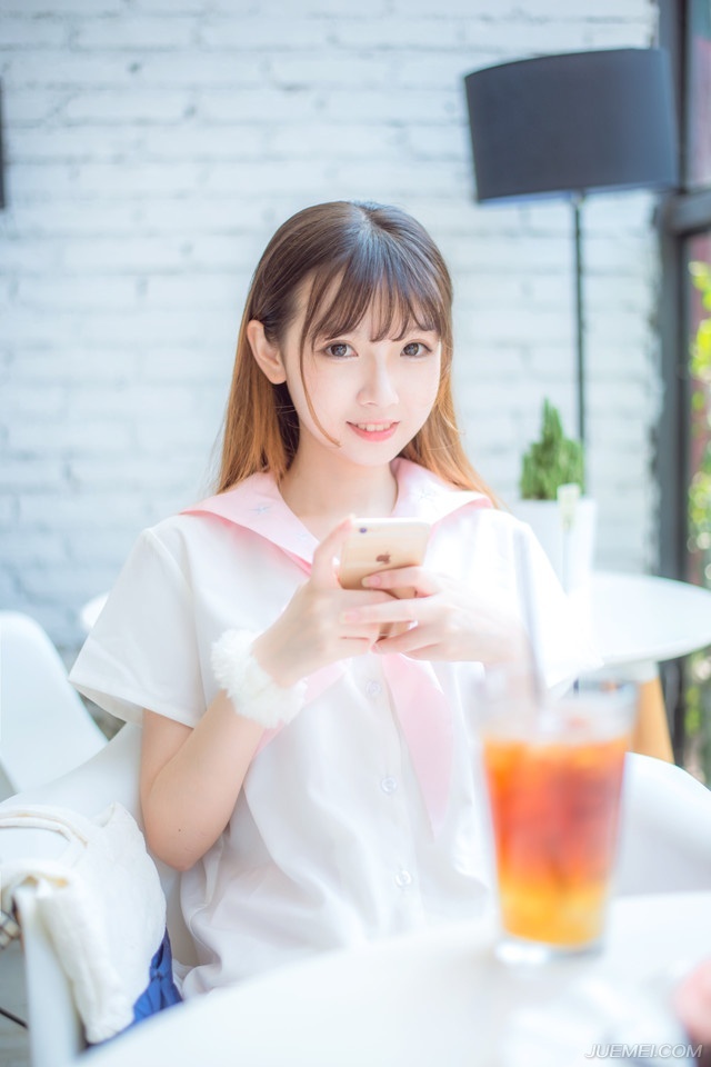 逆境总是有的，人生总要进击。愿你不要屈从于命运的安排，坚韧不拔，锲而不舍!做永远的生活强者!